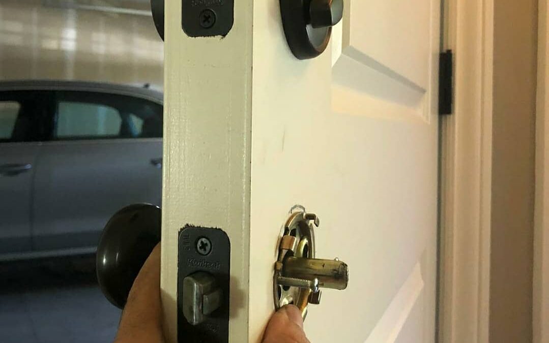When You Might Need A Garage Door Locksmith
